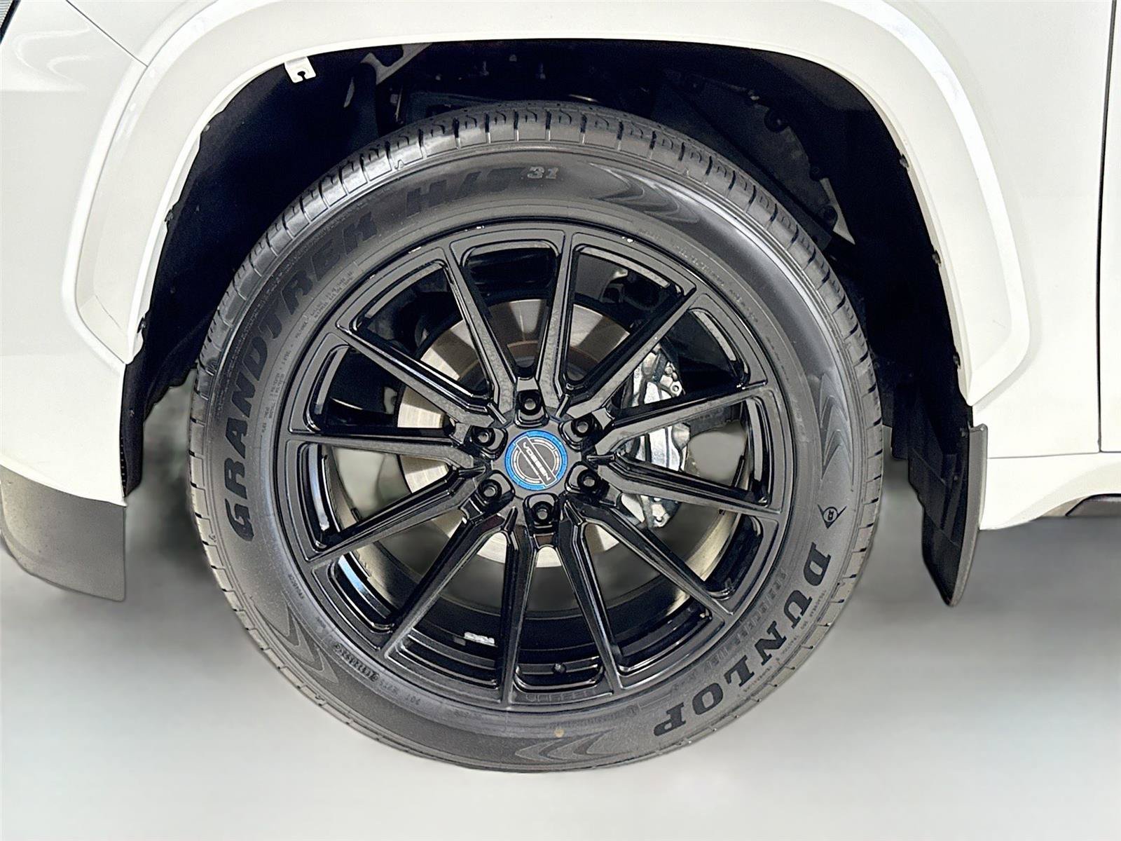 Used 2024 Toyota Sequoia Capstone AWD/4WD image 40