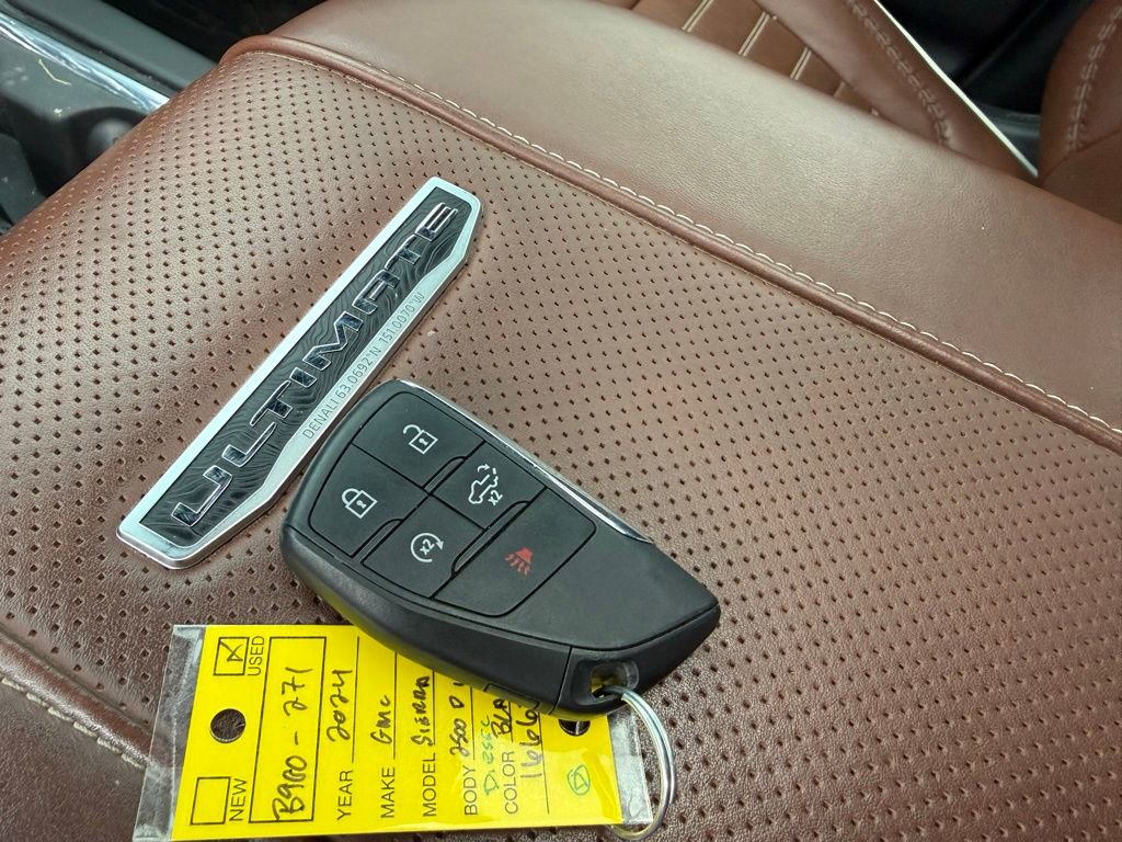 Used 2024 GMC Sierra 2500 Denali Ultimate w/ Snow Plow Prep/Camper Package image 9