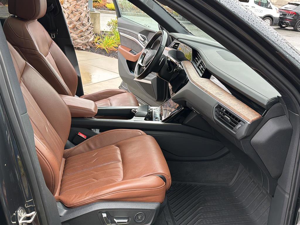 Used 2019 Audi e-tron Prestige w/ Prestige Package image 12