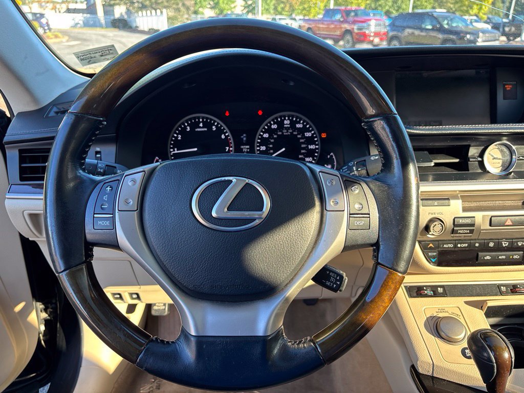 Used 2015 Lexus ES 350 w/ Premium Package FWD image 9