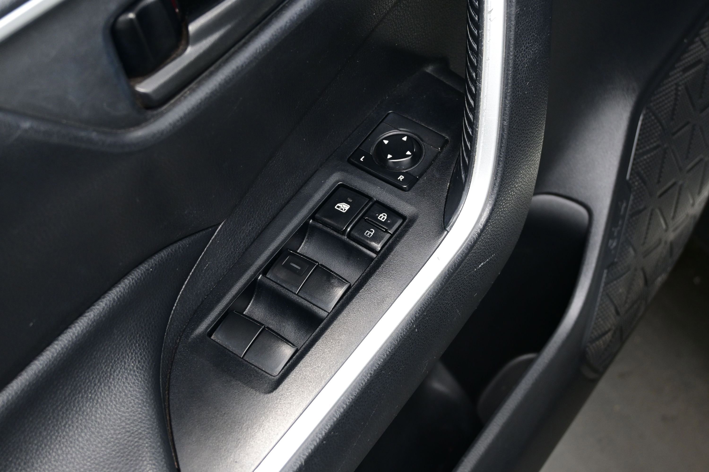 Used 2020 Toyota RAV4 LE w/ All Weather Liner Package FWD image 10