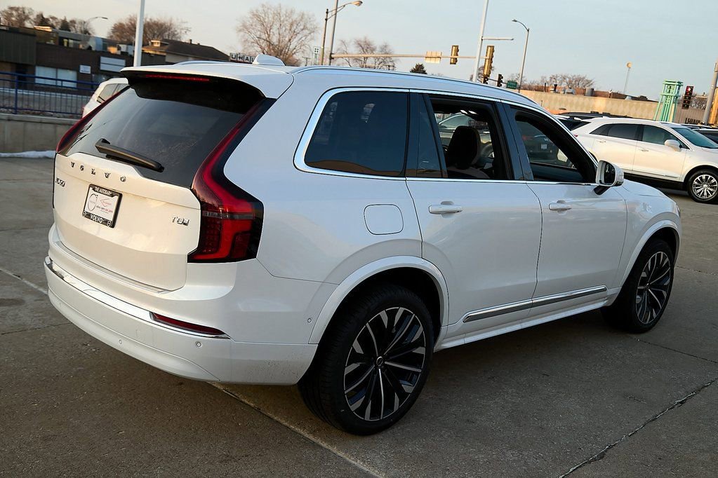 New 2026 Volvo XC90 T8 Plus w/ Protection Package Premier image 7