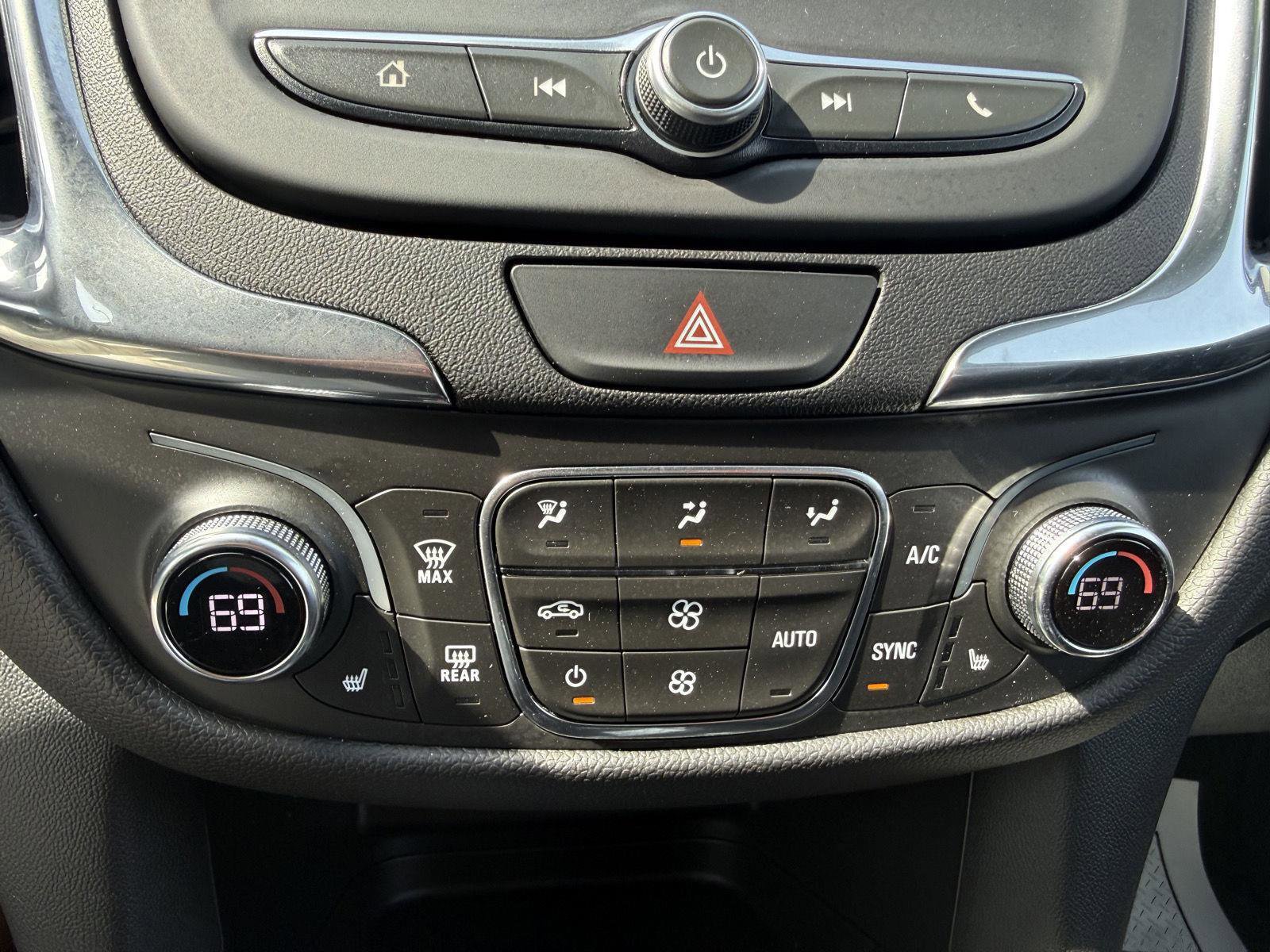 Used 2020 Chevrolet Equinox LT FWD image 21