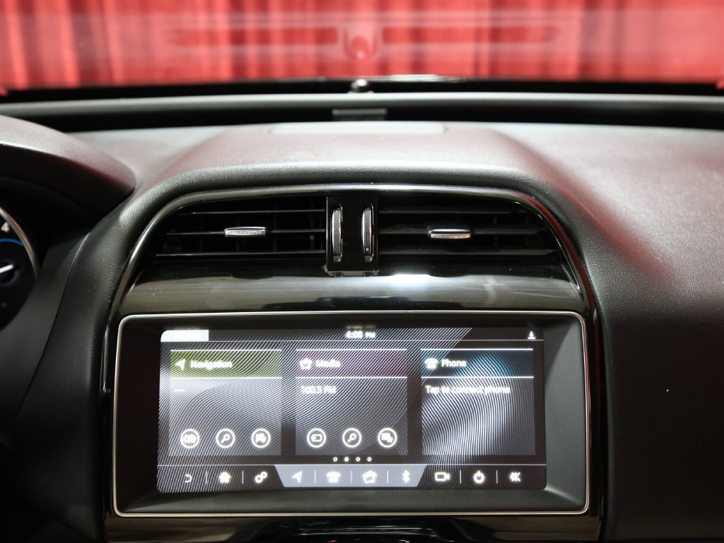 Used 2019 Jaguar XE Premium RWD image 17