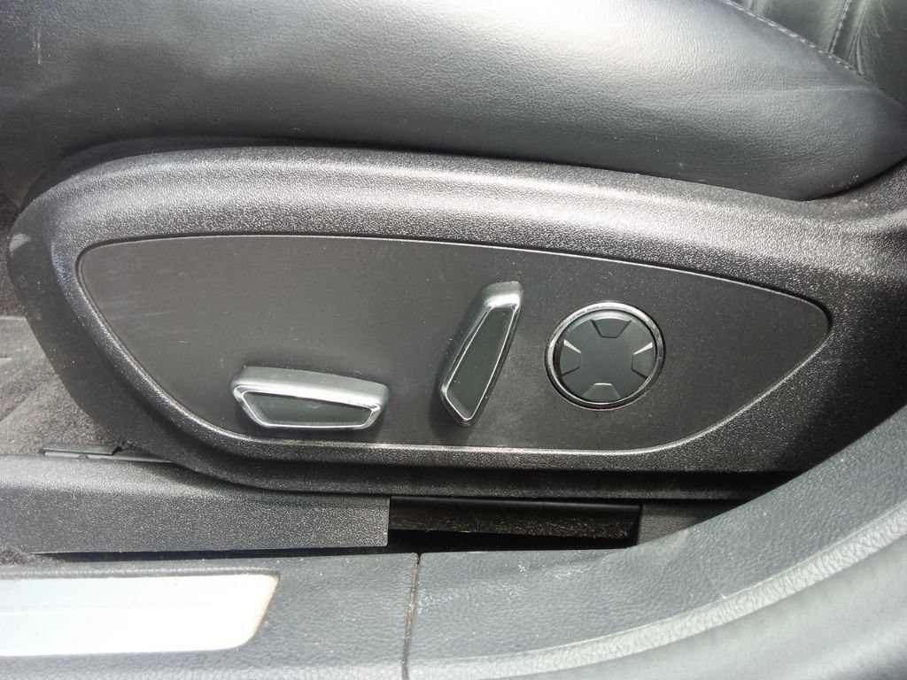 Used 2017 Lincoln MKZ Select w/ Select Plus Package FWD image 19