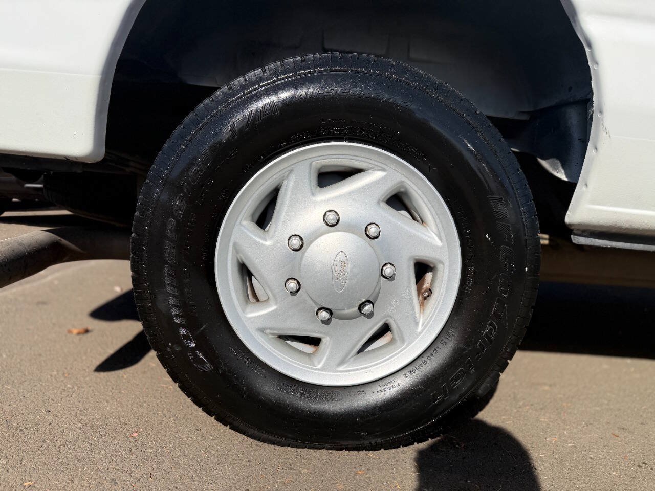 Used 2006 Ford E-350 and Econoline 350 Super Duty RWD image 30