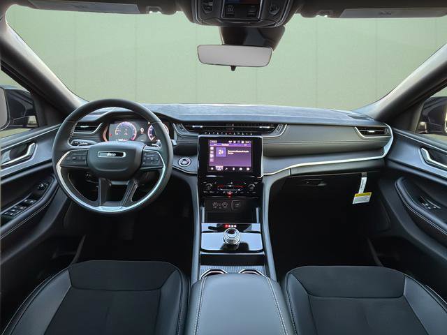 New 2025 Jeep Grand Cherokee Altitude image 24