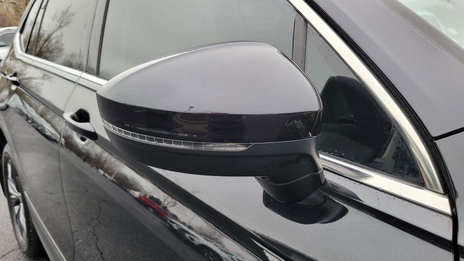 Used 2022 Volkswagen Tiguan SE w/ Panoramic Sunroof Package image 10