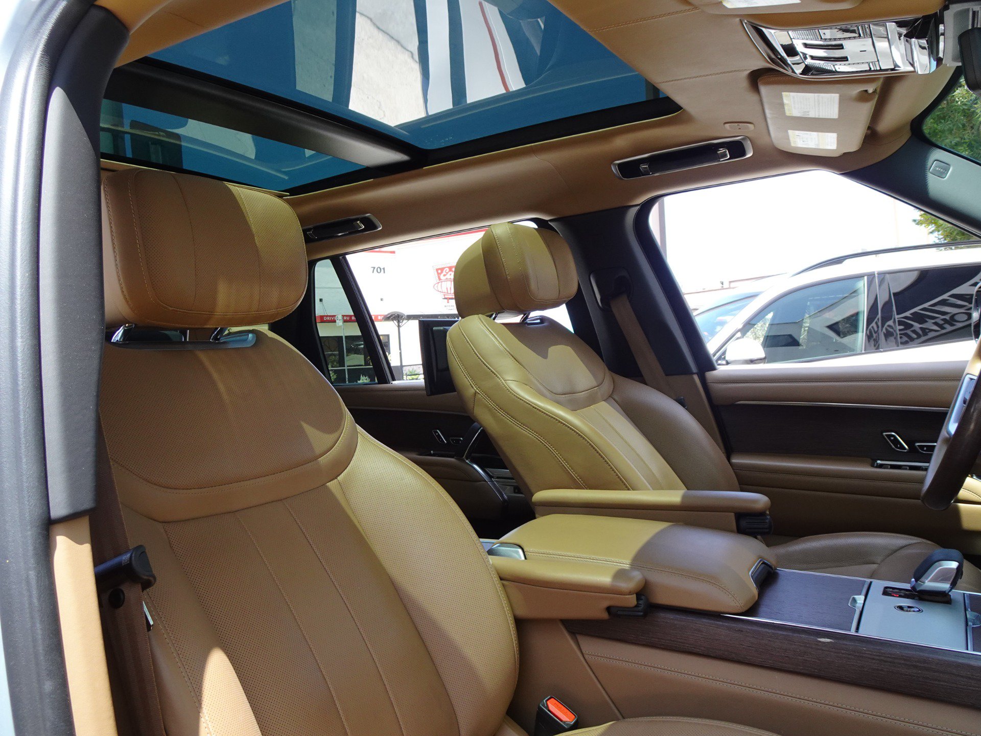 Used 2024 Land Rover Range Rover Long Wheelbase Autobiography AWD/4WD image 23