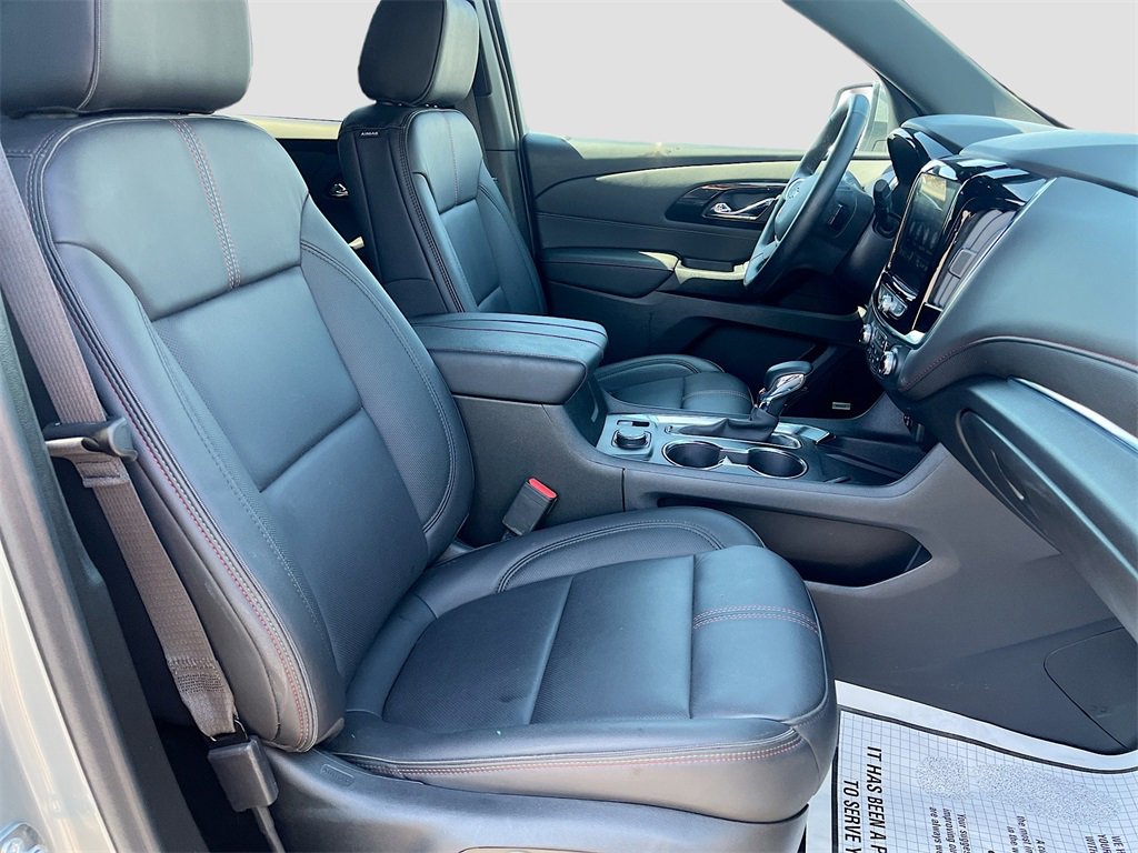 Used 2023 Chevrolet Traverse RS image 30