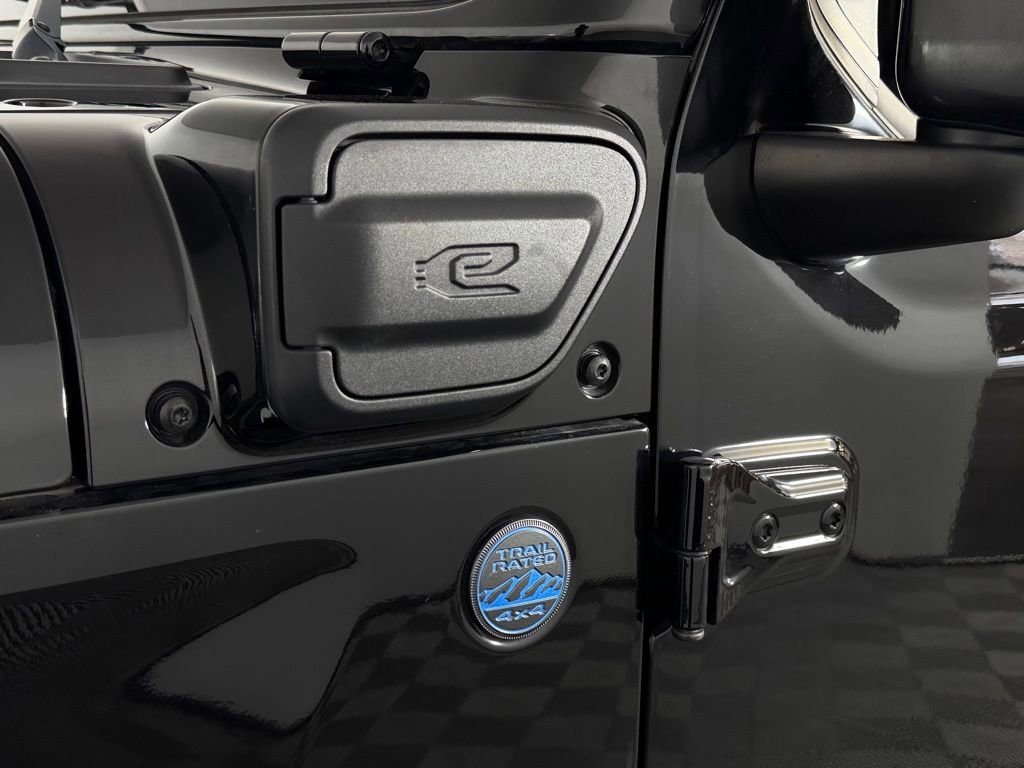 Used 2023 Jeep Wrangler Unlimited Sahara image 37
