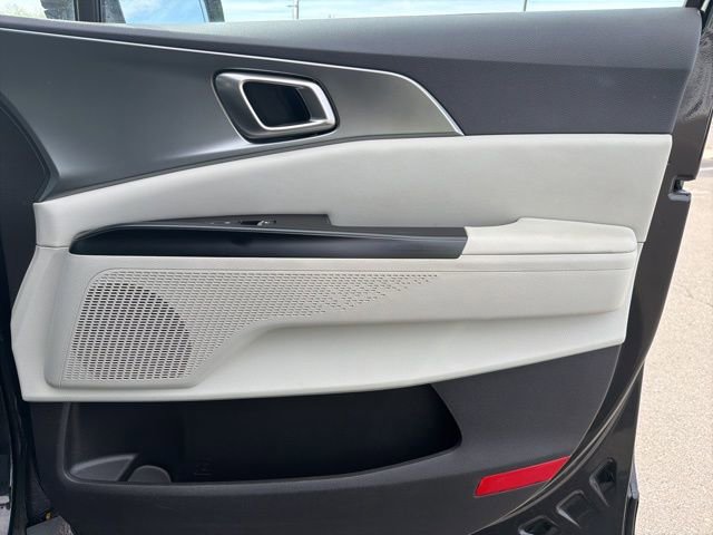 Used 2024 Kia Carnival LX image 10