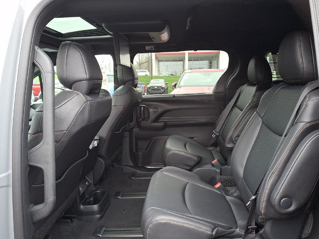 New 2026 Toyota Sienna XLE Woodland Edition AWD/4WD image 5