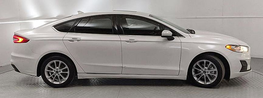 Used 2020 Ford Fusion SE image 2