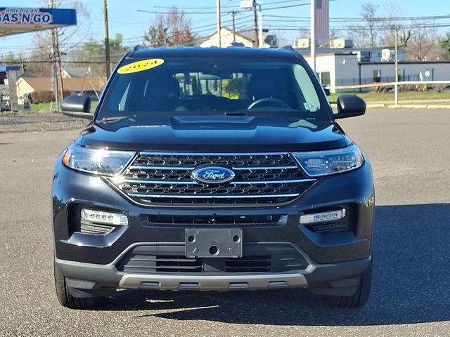 Used 2024 Ford Explorer XLT w/ Equipment Group 202A AWD/4WD image 2