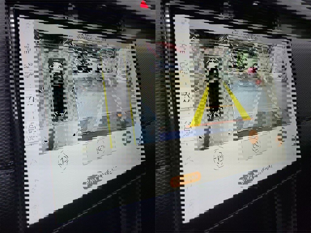 New 2024 Land Rover Discovery Sport Dynamic SE image 19