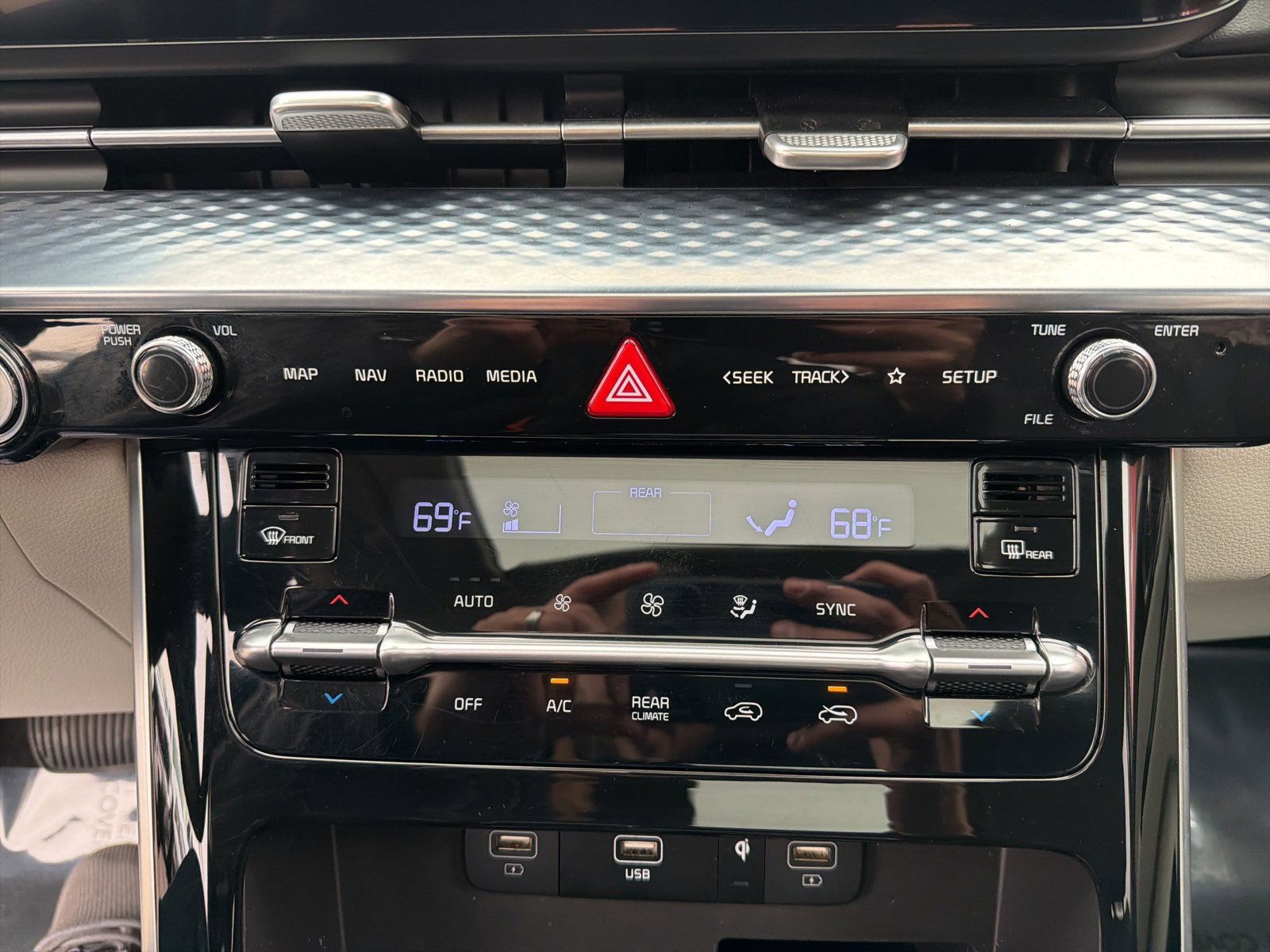 Used 2024 Kia Carnival SX Prestige image 28