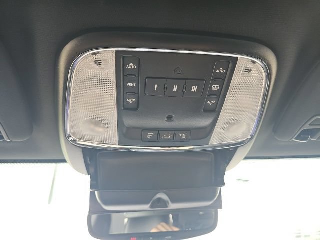 Used 2020 Jeep Grand Cherokee Limited w/ Luxury Group II RWD image 49