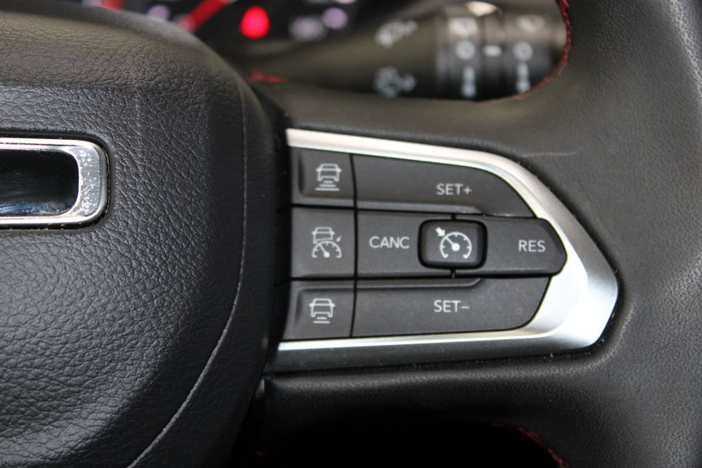 Used 2025 Jeep Compass Trailhawk AWD/4WD image 33