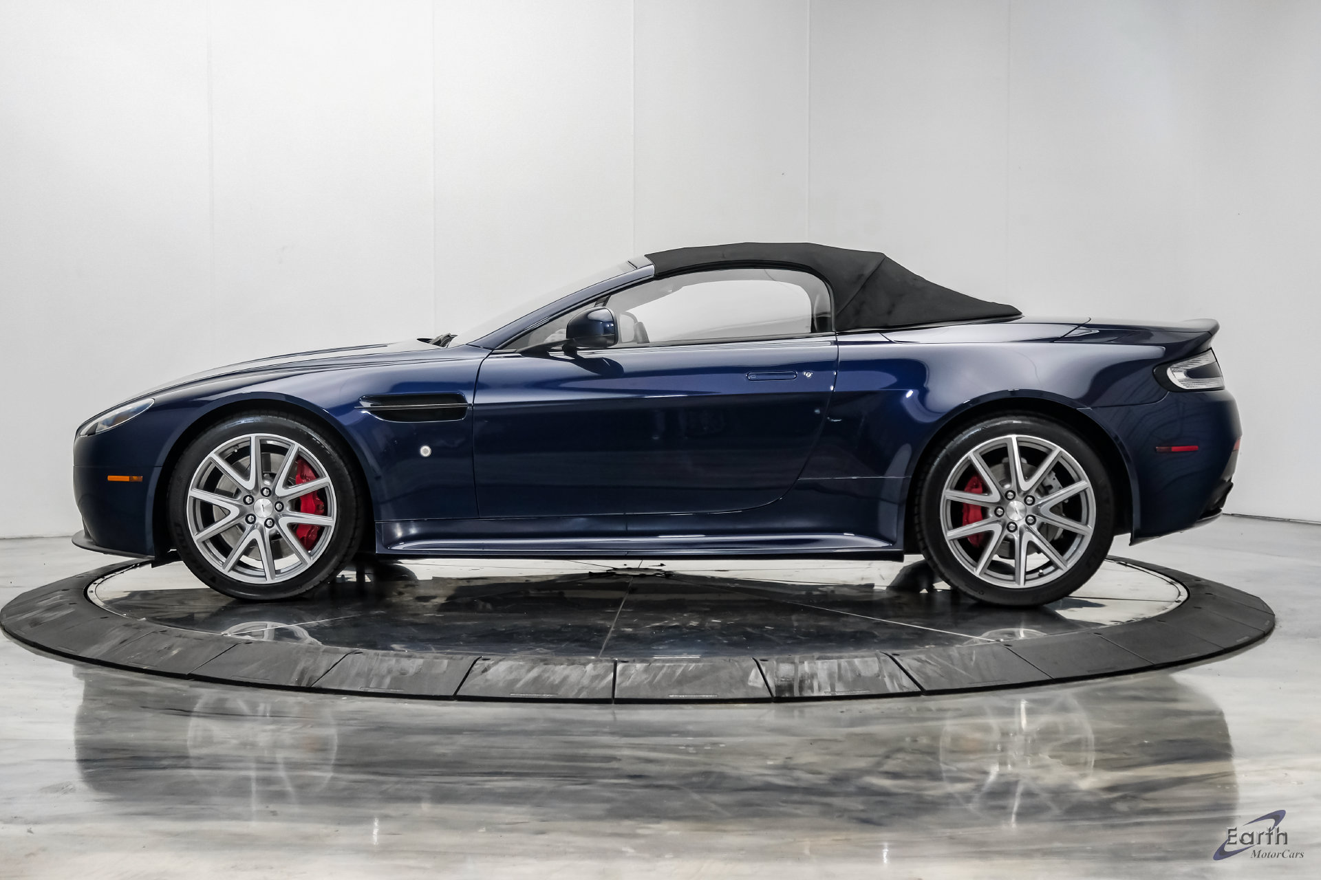 Used 2015 Aston Martin V8 Vantage GT RWD image 10