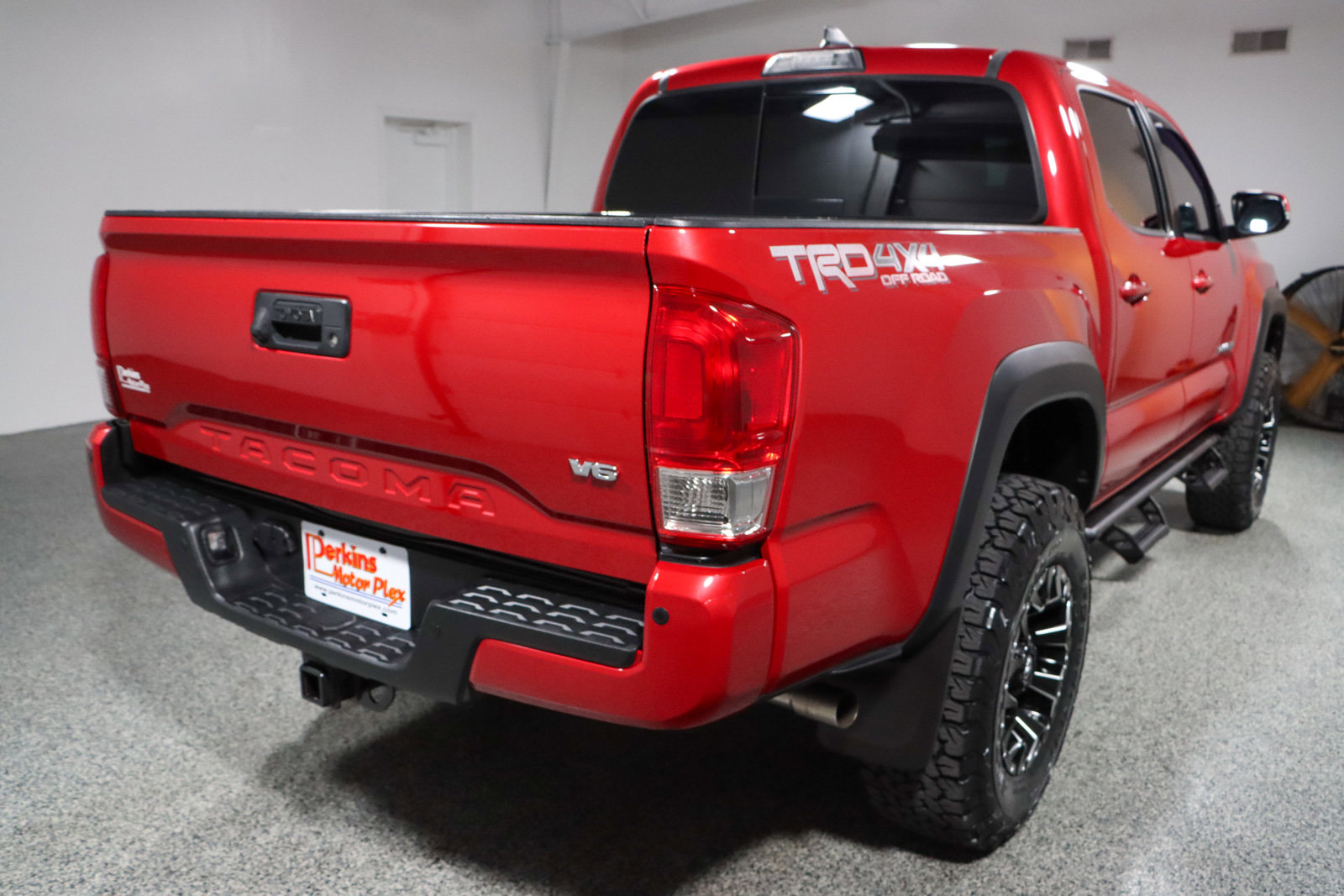 Used 2018 Toyota Tacoma TRD Off-Road image 8