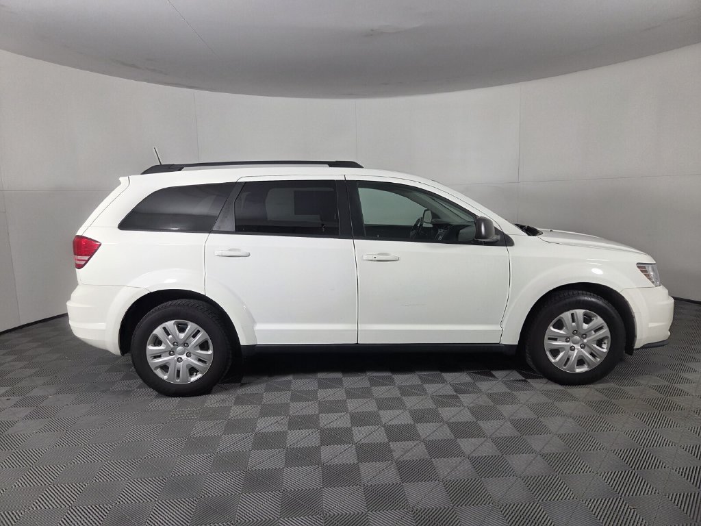 Used 2020 Dodge Journey SE w/ SE Popular Equipment Group FWD image 4