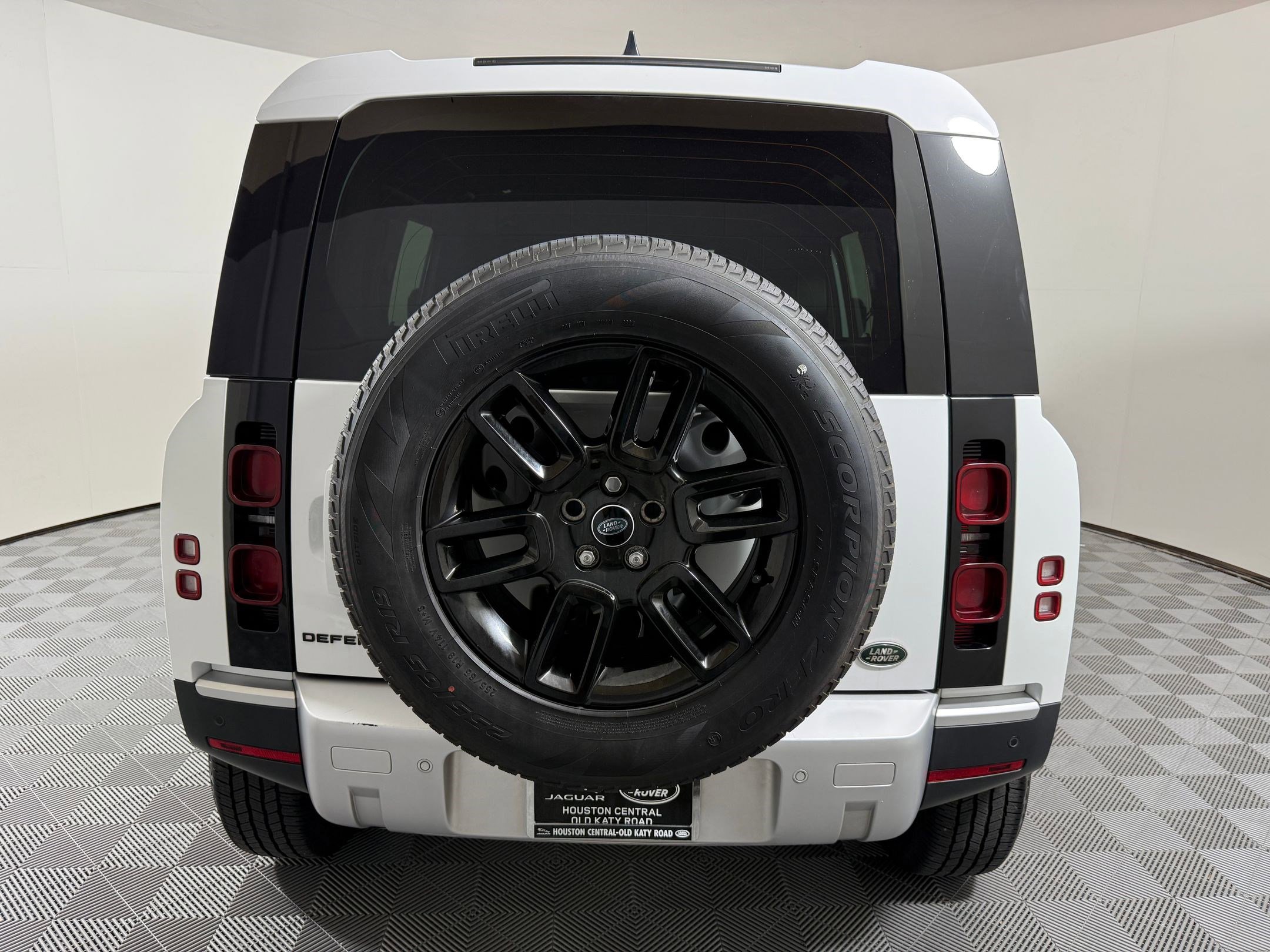 Used 2023 Land Rover Defender 110 S AWD/4WD image 10