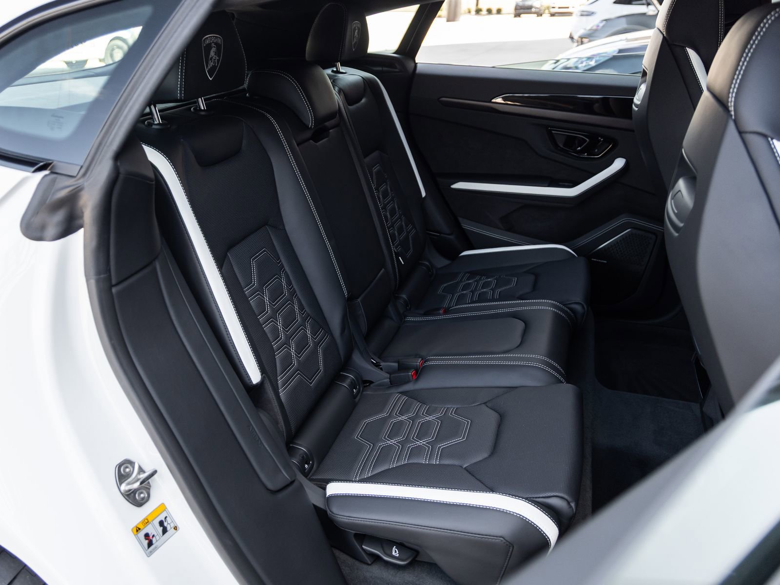 Used 2025 Lamborghini Urus SE AWD/4WD image 43