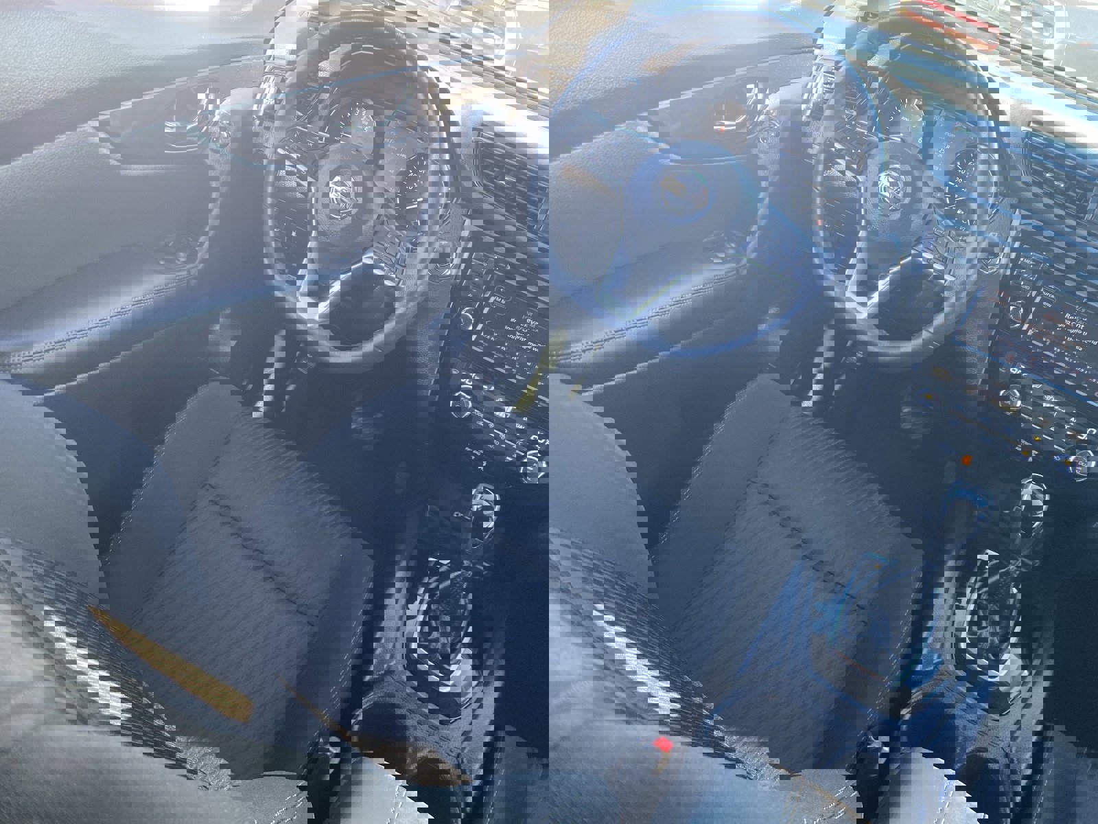 Used 2018 Nissan Rogue SV image 16