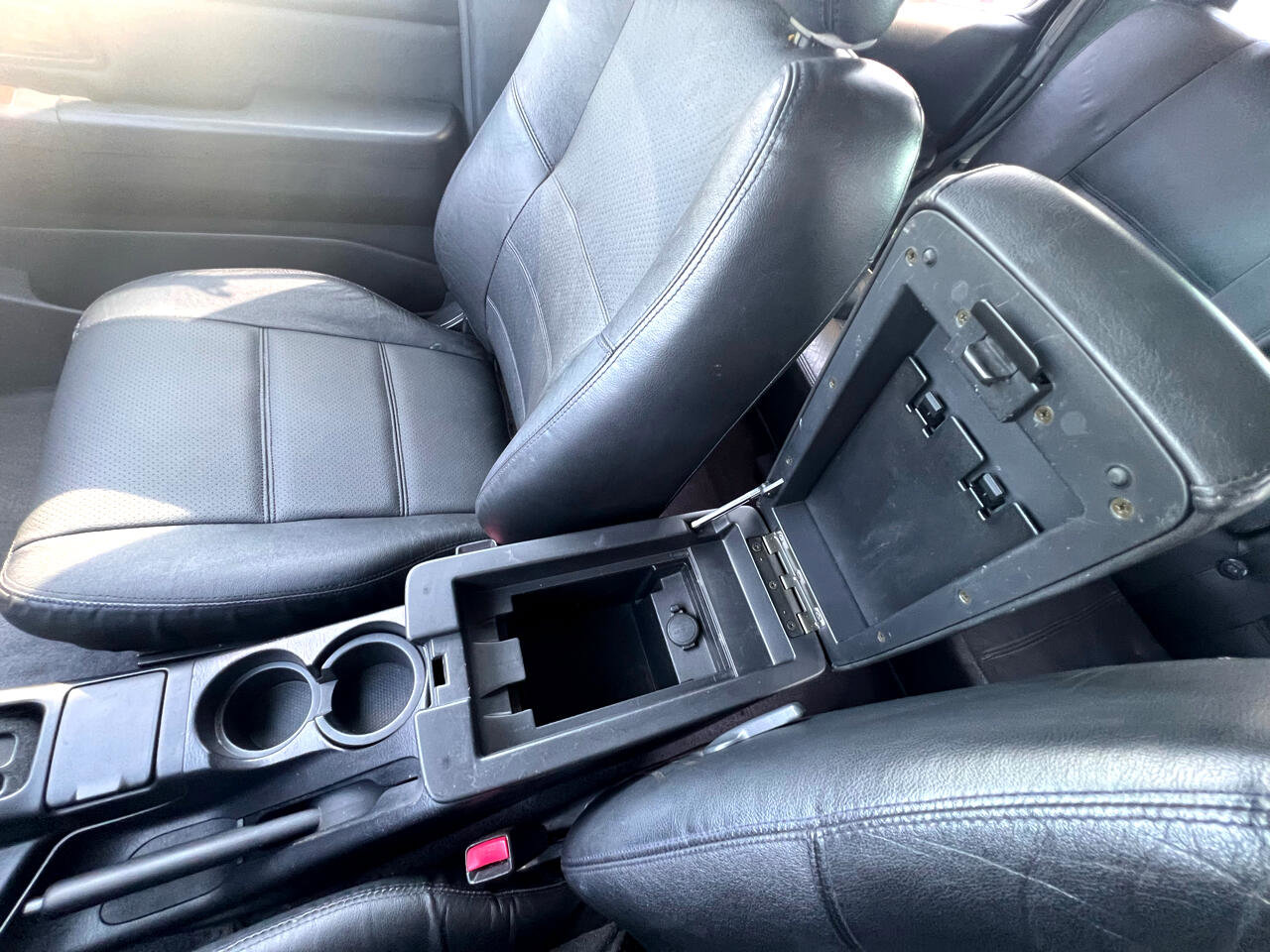 Used 2001 Nissan Pathfinder LE image 40