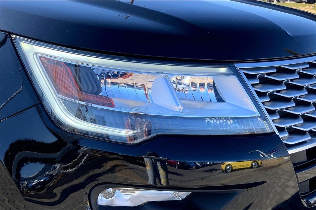 Used 2018 Ford Explorer Platinum image 30