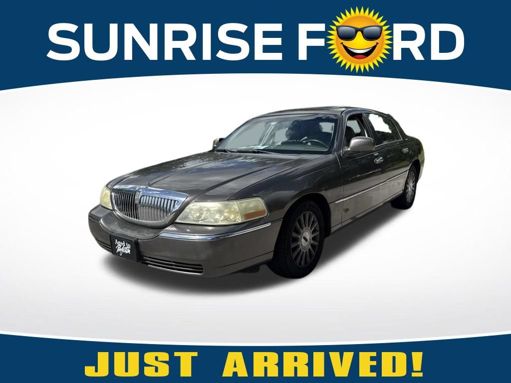 Used 2004 Lincoln Town Car Signature