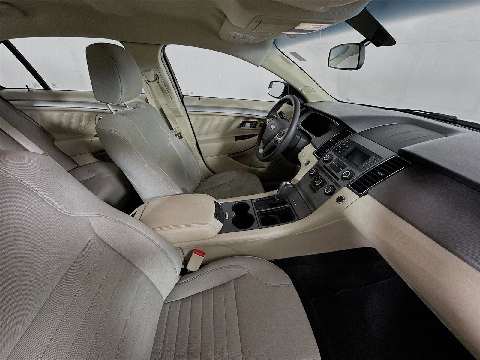 Used 2018 Ford Taurus SE FWD image 26
