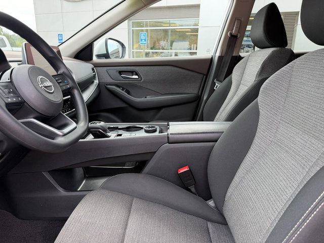 Used 2022 Nissan Rogue SV AWD/4WD image 14