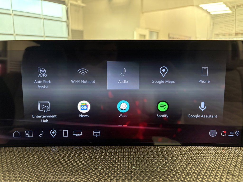 Used 2025 Cadillac Escalade ESV V image 24