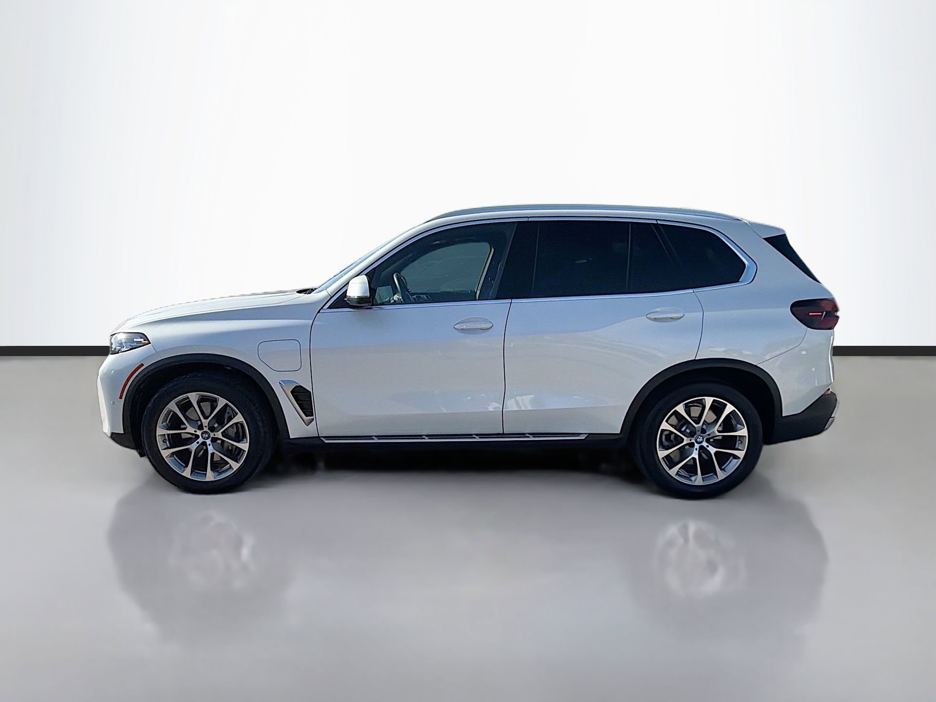 Certified 2025 BMW X5 xDrive50e image 6