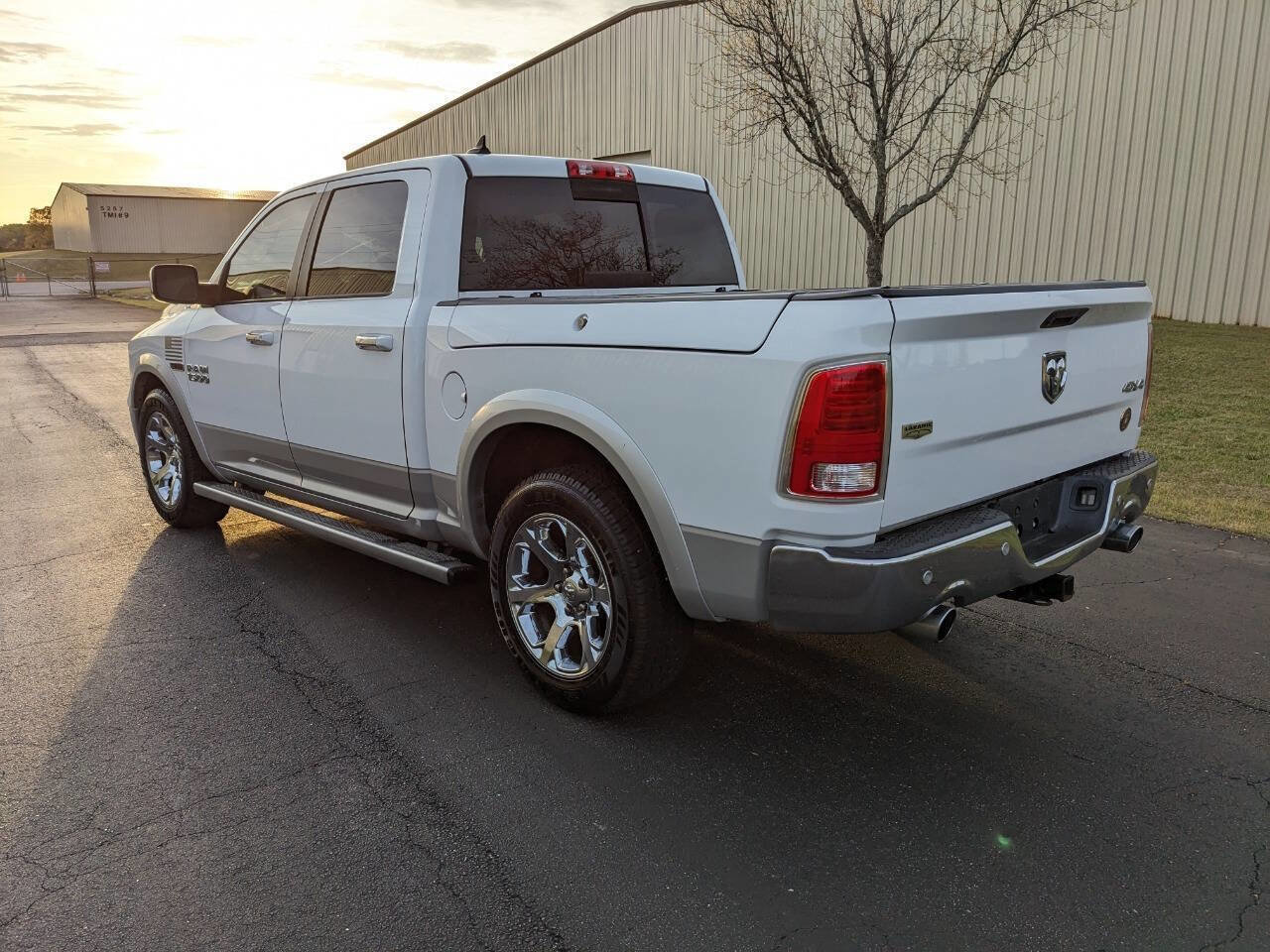 Used 2016 RAM 1500 Laramie w/ Convenience Group AWD/4WD image 5