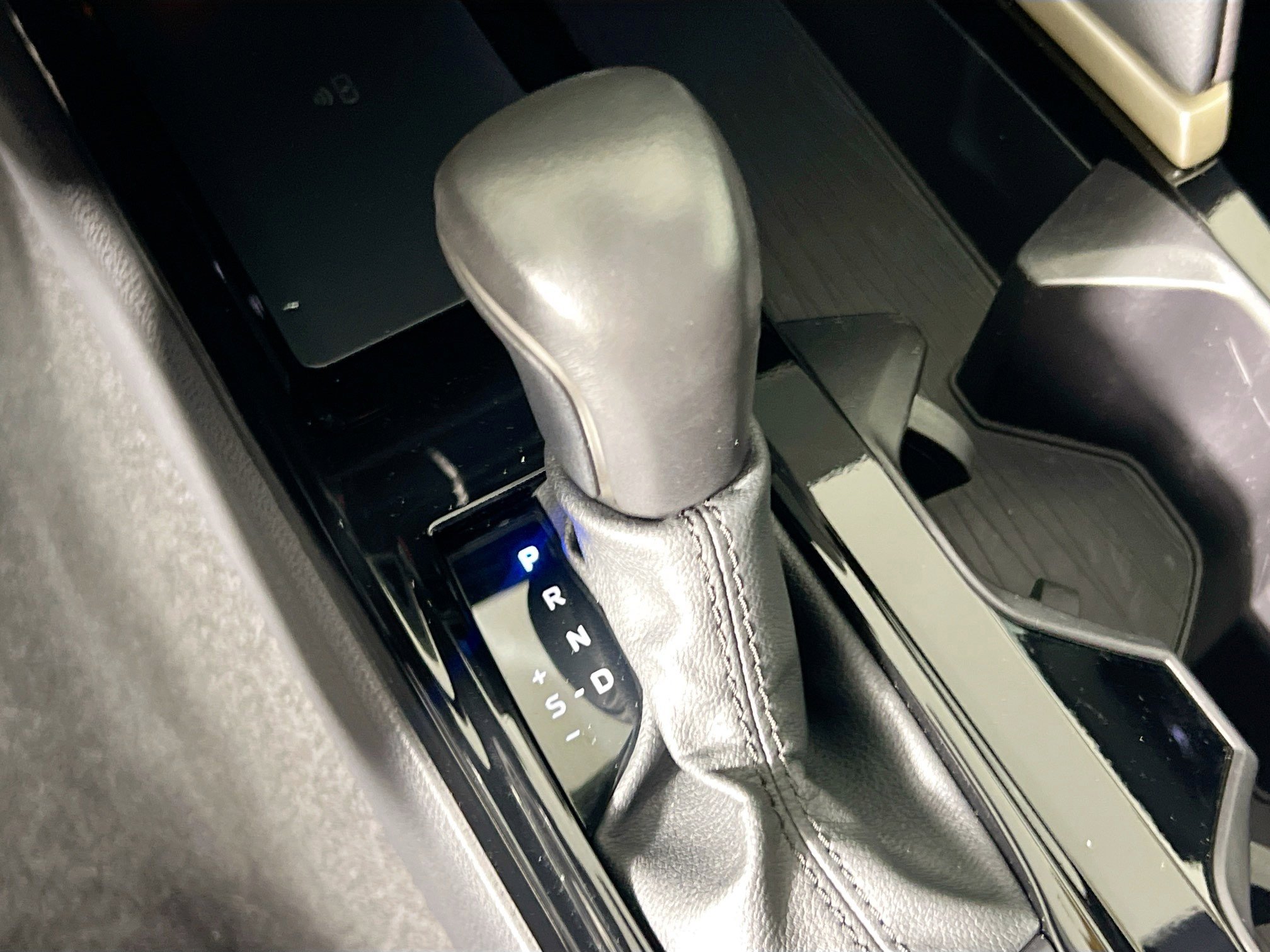 Used 2025 Toyota Camry XSE FWD image 25