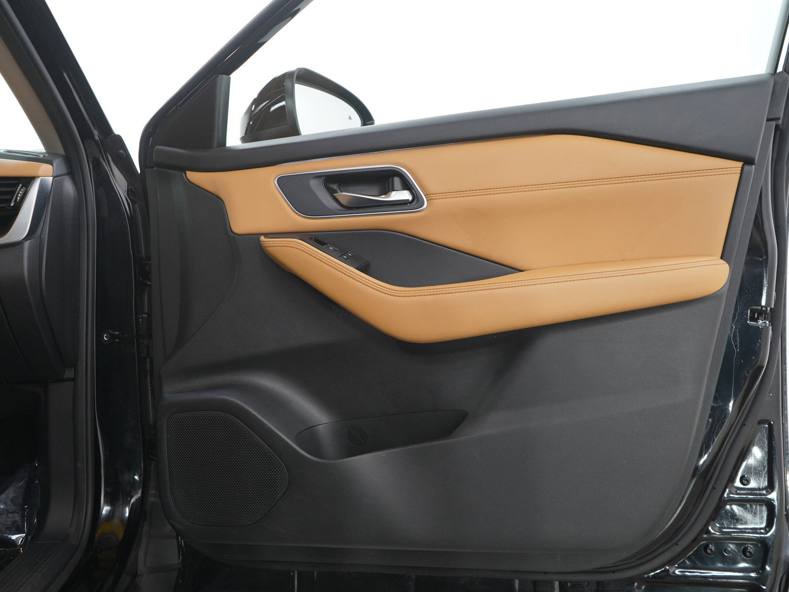 Used 2023 Nissan Rogue Platinum image 9