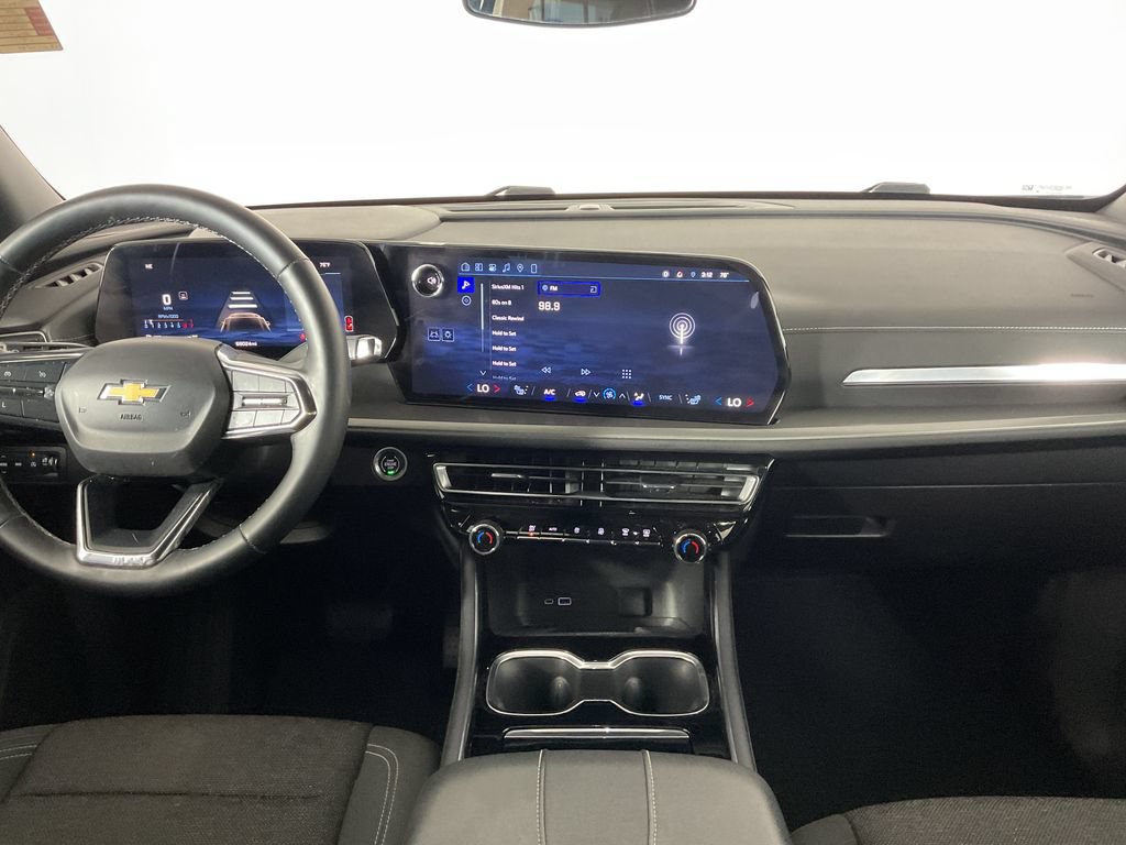 Used 2024 Chevrolet Traverse LT AWD/4WD image 16