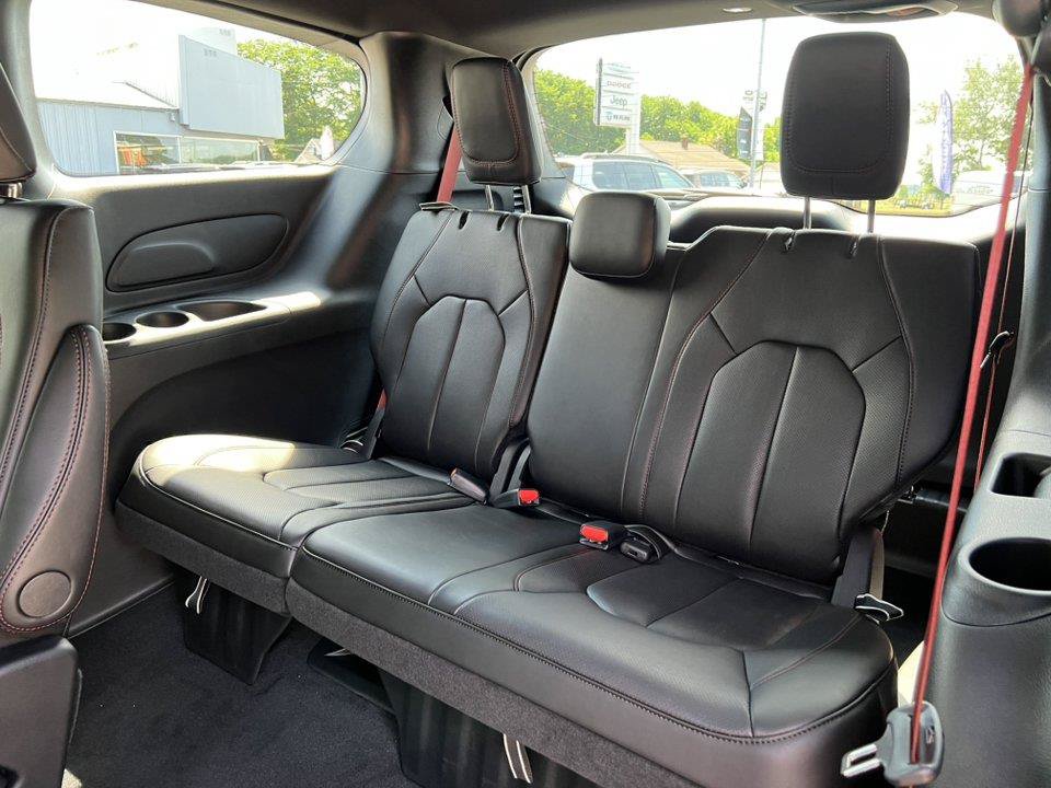 New 2027 Chrysler Pacifica Select AWD/4WD image 7