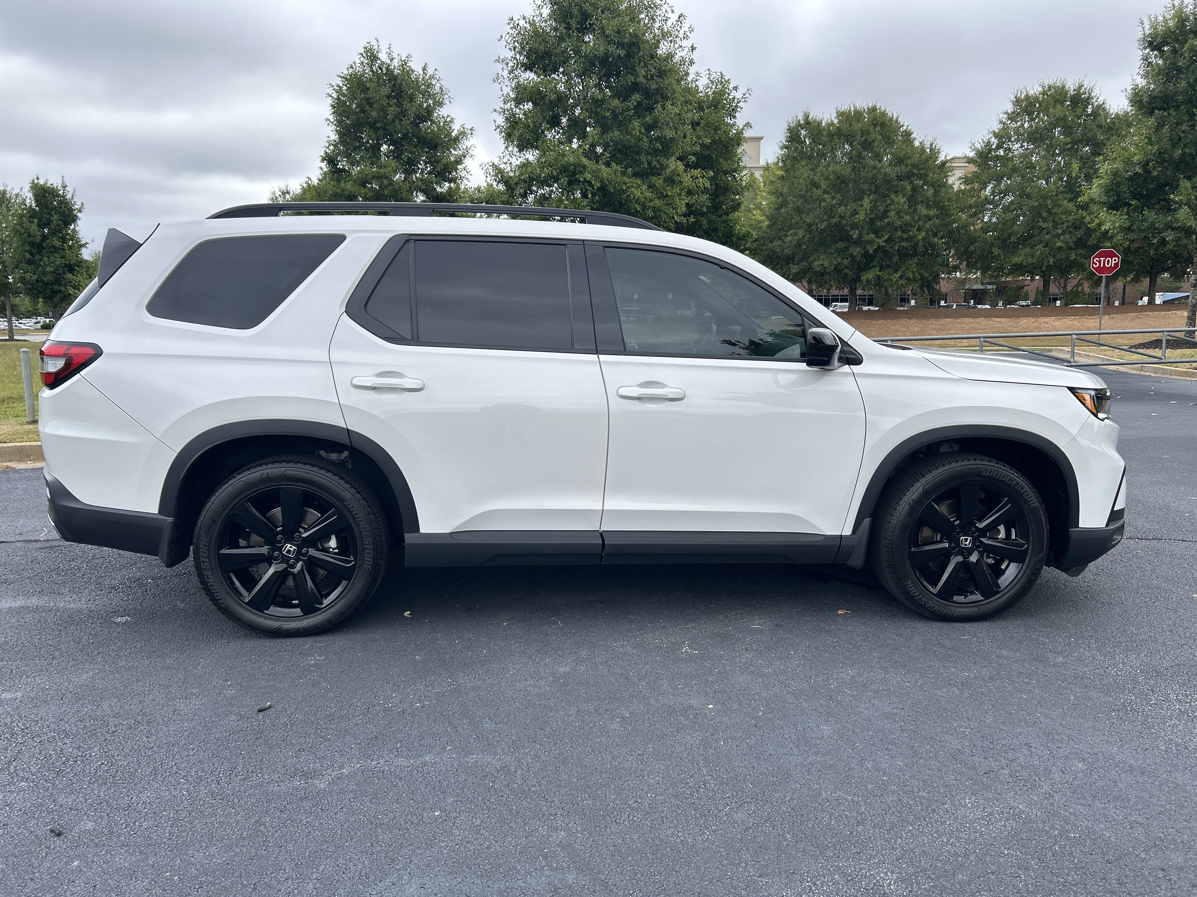 Certified 2025 Honda Pilot Black Edition image 10