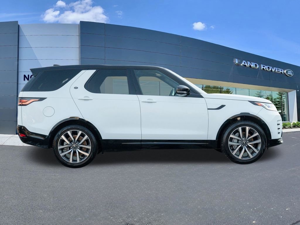 Used 2024 Land Rover Discovery Dynamic SE image 8