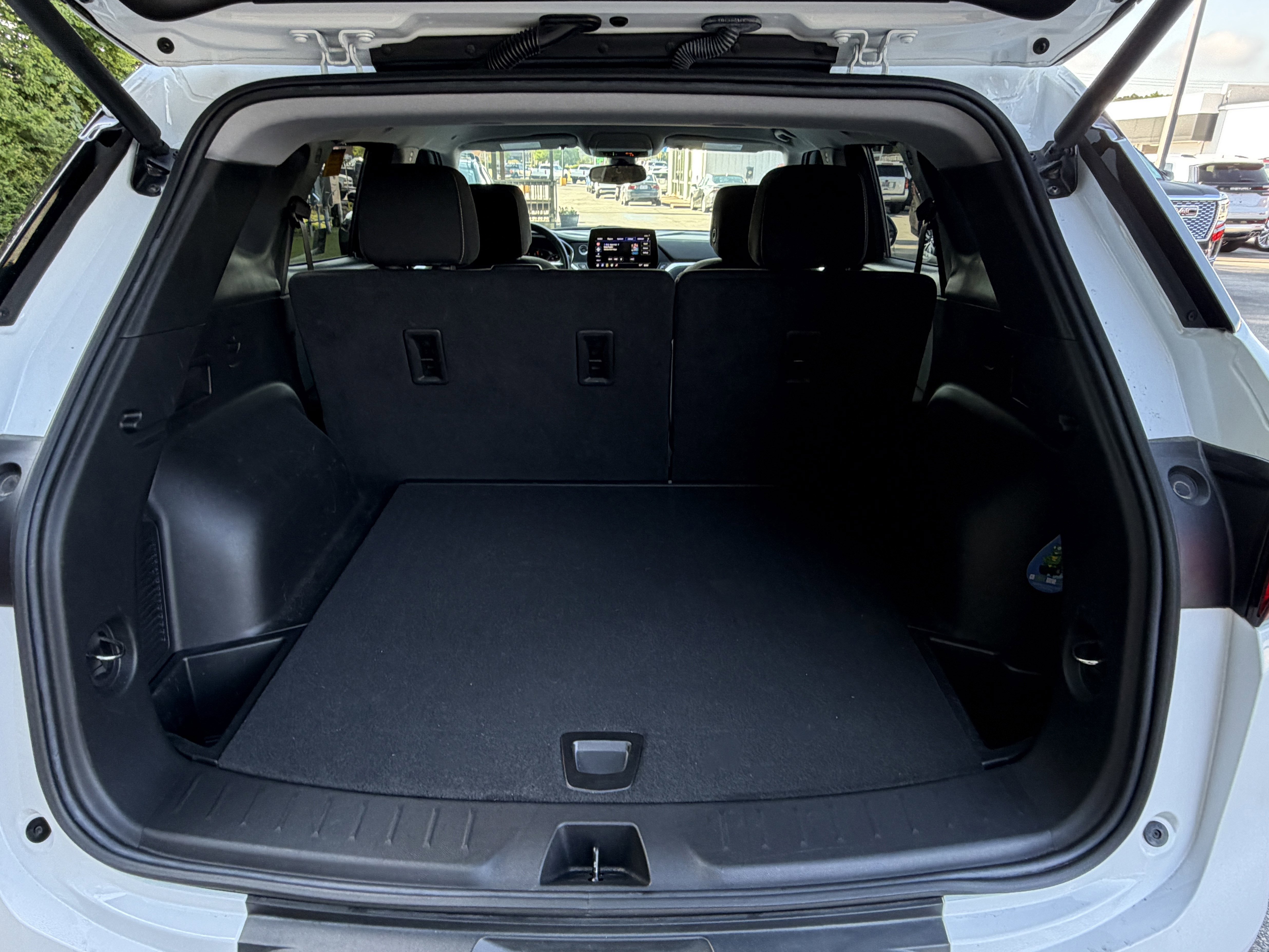 Used 2023 Chevrolet Blazer LT w/ Convenience Package FWD image 3