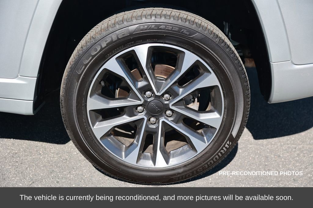 Used 2023 Jeep Grand Cherokee Overland image 10