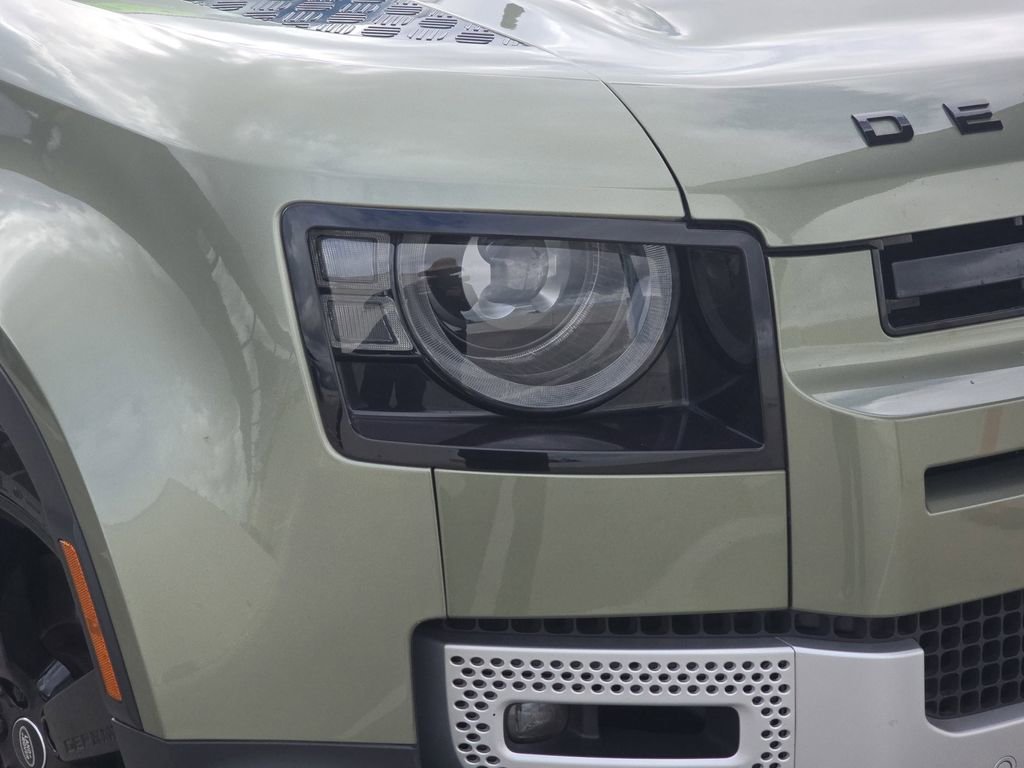 Certified 2023 Land Rover Defender 110 SE image 33
