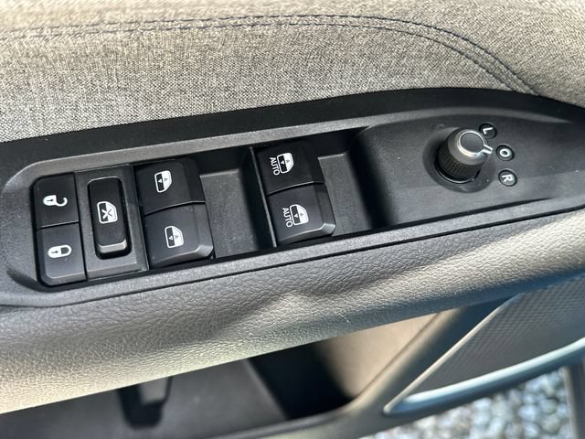 Used 2024 Jeep Compass Latitude AWD/4WD image 24