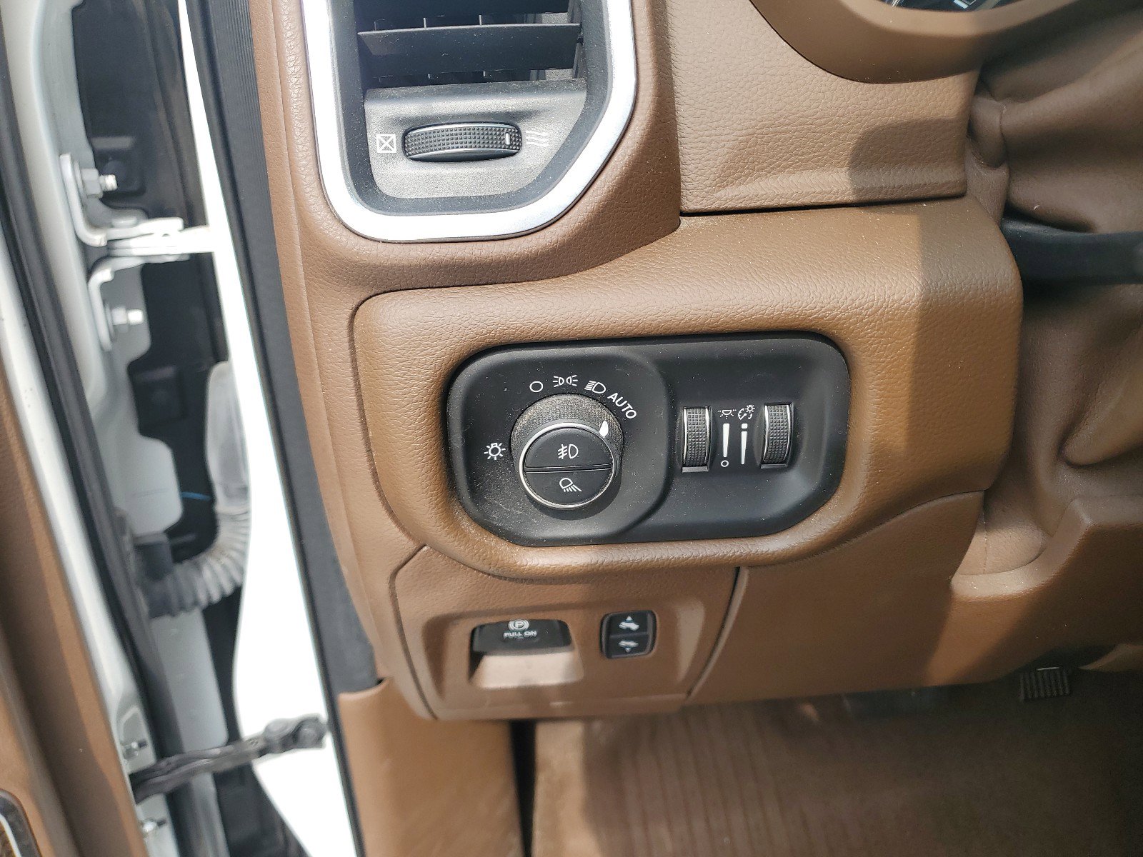 Used 2021 RAM 1500 Laramie AWD/4WD image 29