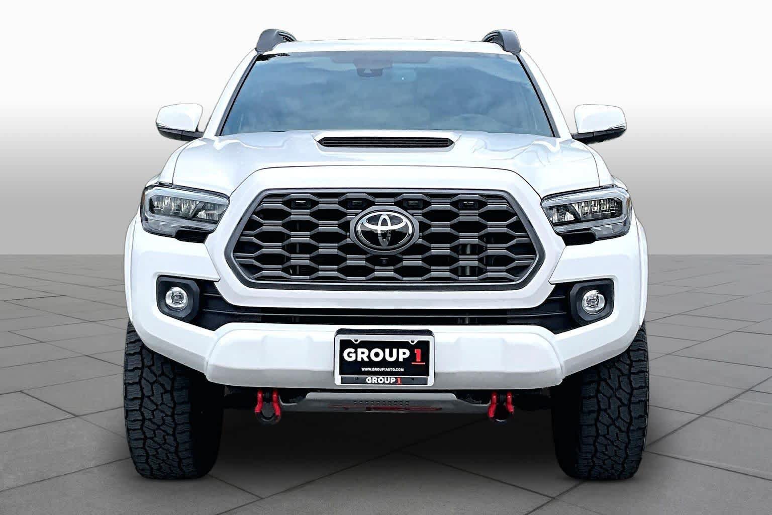 Used 2022 Toyota Tacoma TRD Sport w/ TRD Premium Sport Package AWD/4WD image 4