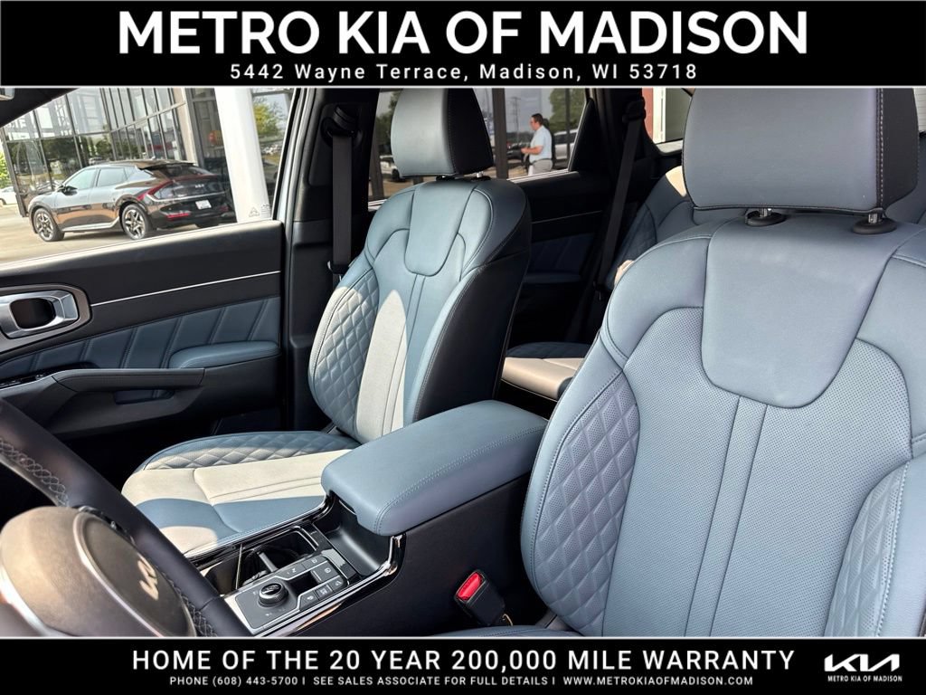 Used 2025 Kia Sorento SX Prestige AWD/4WD image 16
